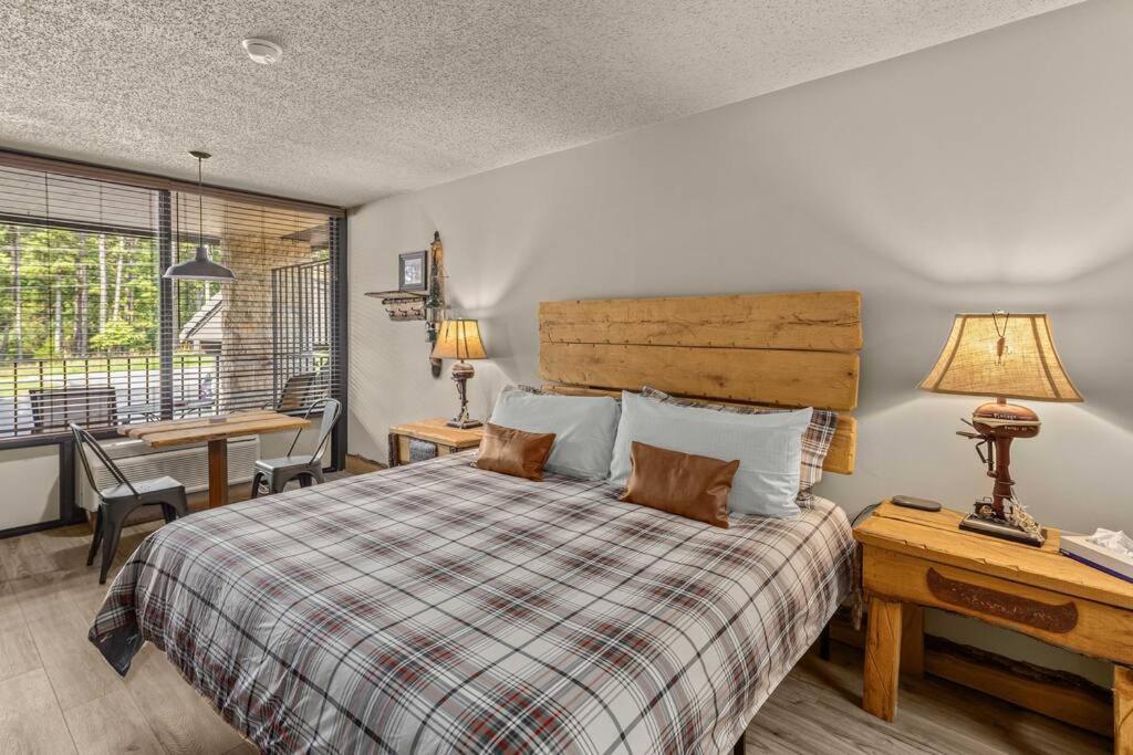 Stonegate Lodge Fire Pit 50In Tv Salt Water Pool Fast Wi-Fi Room #301 Eureka Springs Eksteriør billede