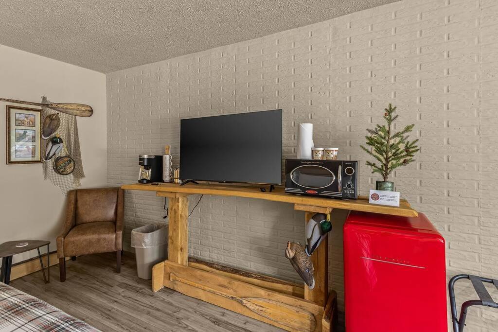 Stonegate Lodge Fire Pit 50In Tv Salt Water Pool Fast Wi-Fi Room #301 Eureka Springs Eksteriør billede