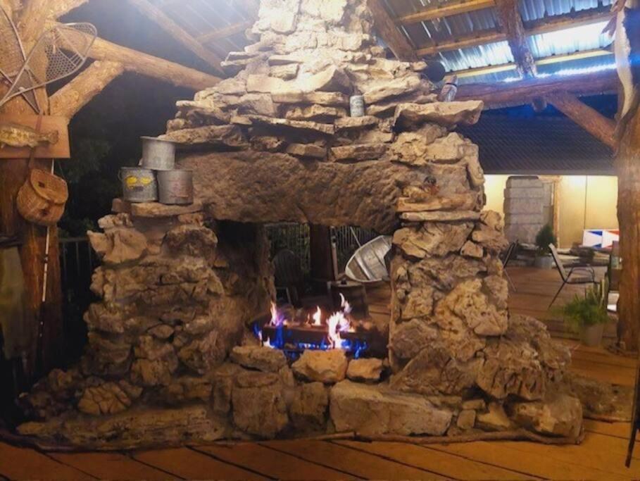 Stonegate Lodge Fire Pit 50In Tv Salt Water Pool Fast Wi-Fi Room #301 Eureka Springs Eksteriør billede