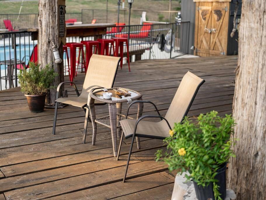Stonegate Lodge Fire Pit 50In Tv Salt Water Pool Fast Wi-Fi Room #301 Eureka Springs Eksteriør billede