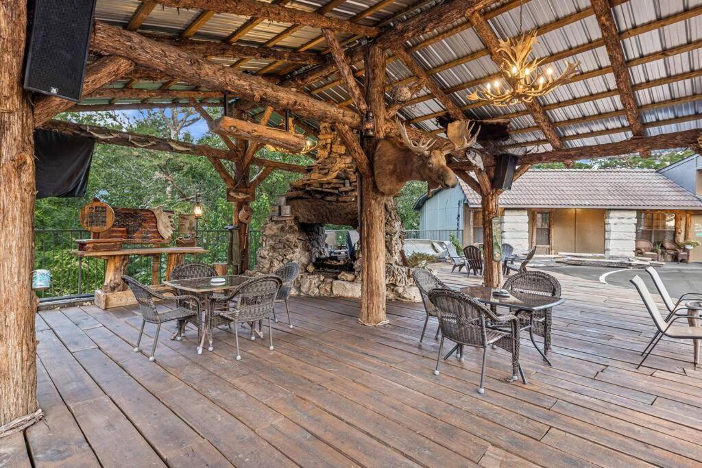 Stonegate Lodge Fire Pit 50In Tv Salt Water Pool Fast Wi-Fi Room #301 Eureka Springs Eksteriør billede